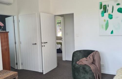 Snells Beach Apartment | Sandspit Hideaway