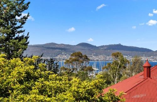 Sandy Bay Apartment | Sandy Bay apartment with Hobart river view, near UTAS - stroll to cafes and shops