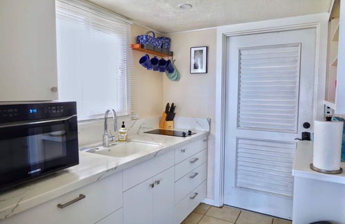 Punaluu Condo | Sandy Beachfront Cottage