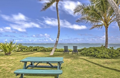 Punaluu Condo | Sandy Beachfront Cottage