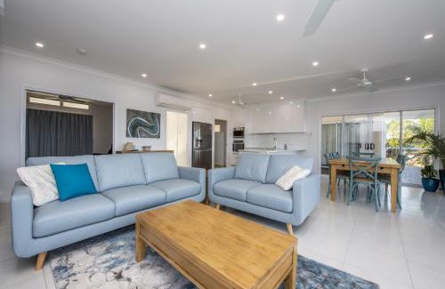 Nelly Bay House | Sandy Decks