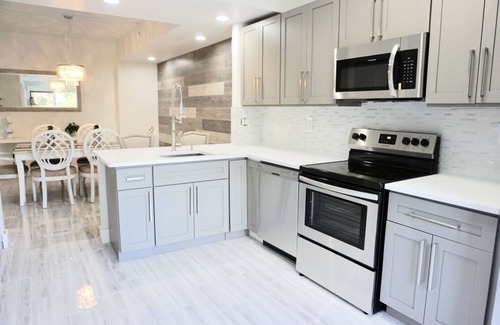 Bella Vista Condo | : Sandy Feet Retreat: Walk to the Beach! :