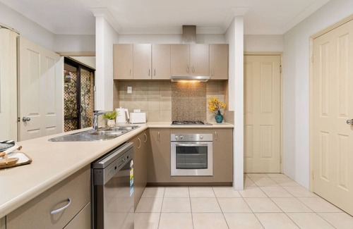 Mandurah Apartment | Sandy Retreat: Your Perfect Beachside Getaway