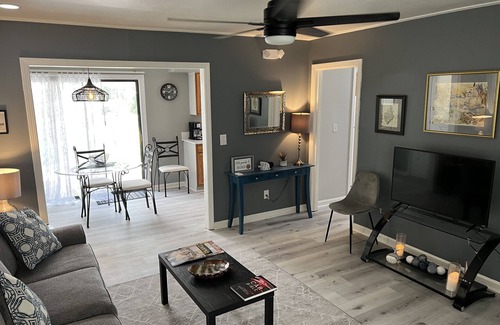 Ocean Springs House | Sandy Toes - 3bedroom near beach & downtown Ocean Springs! in golf cart district