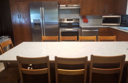 Summerton House | SANITIZED! Lake Marion Lakefront Sandy Beach, Ramp, Sleeps 19, Wi-Fi Cable
