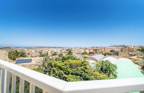 Sannat Apartment | Sannat Penthouse Retreat Hot Tub & Outdoor Lounge