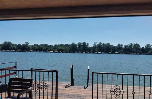 Novi Beograd Apartment | Santa Barbara River