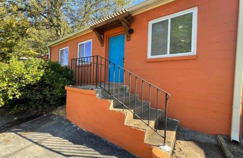 Knoxville House | Santa Fe Inspired Bungalow- 5 minutes to downtown