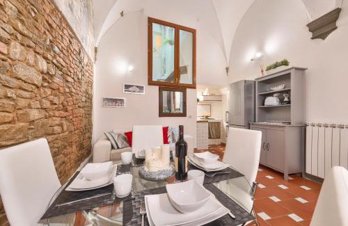 Oltrarno Apartment | Santo Spirito Frescos by Mmega