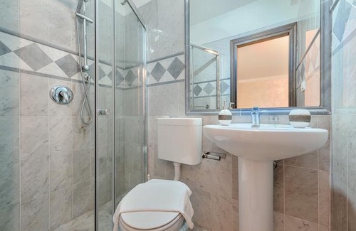 Oltrarno Apartment | Santo Spirito Frescos