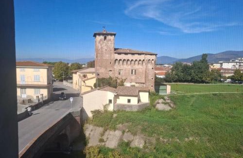 Campi Bisenzio Apartment | Santo Stefano - Vista su Castello Medievale