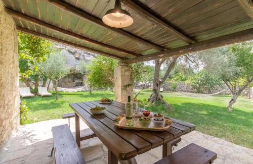 Palazzolo Acreide Villa | Santolìo Country Retreat - Relax in Masseria Siciliana con Giardino e Vista