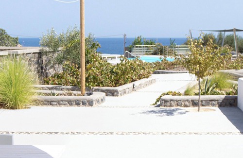 Exo Gialos Villa | Santorini Superior Cave House (1)