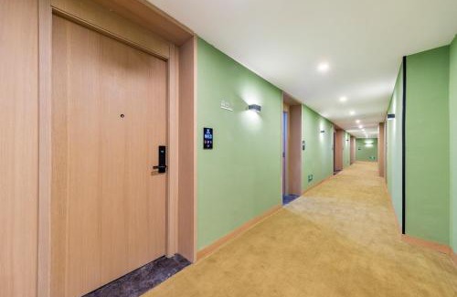 Jeifangbei Central Business District Hotel | Sanyuan Hotel -Chongqing Monument to the people's Liberation Pedestrian Street Center Store