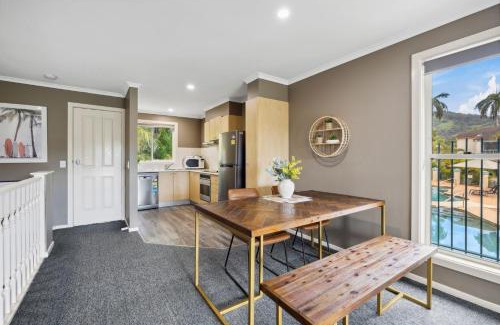 Korora Apartment | Sapphire Beach Poolside Retreat