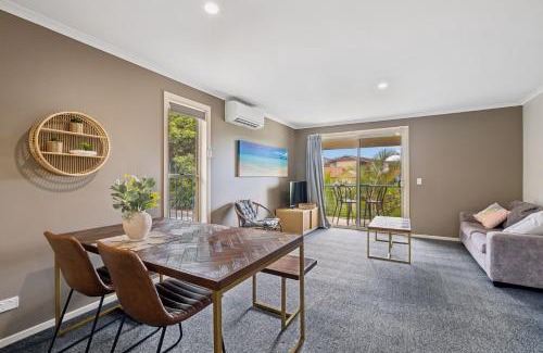 Korora Apartment | Sapphire Beach Poolside Retreat