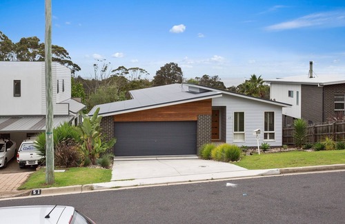 Pambula Beach House | Sapphire Shores - Stunning coastal home -3+ nights