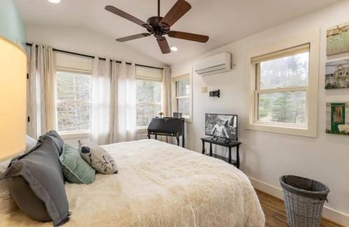 Blowing Rock House | Sarah Janes Cottage at Doe Creek