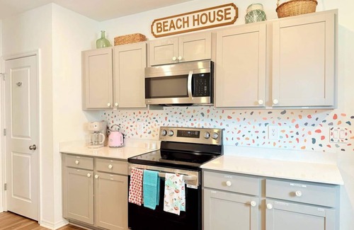 Amaryllis Park House | Sarasota Family Retreat w/Hot Tub + Game Room