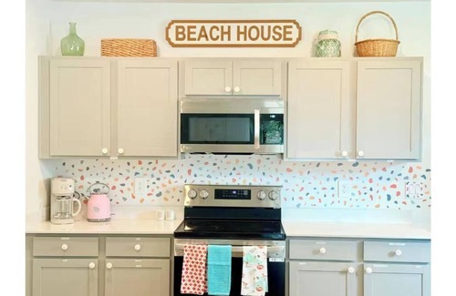 Amaryllis Park House | Sarasota Family Retreat w/Hot Tub + Game Room