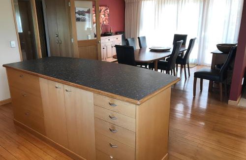 Wanaka House | Sargood Splendour - Wanaka Holiday Home