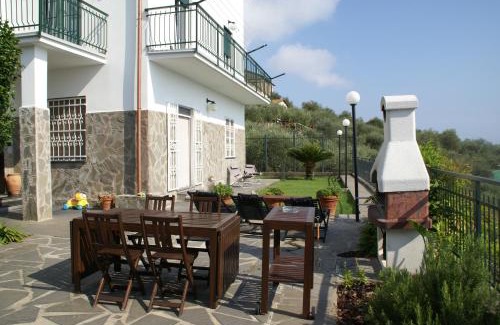 Lavagna House | Sarina House Ocean View