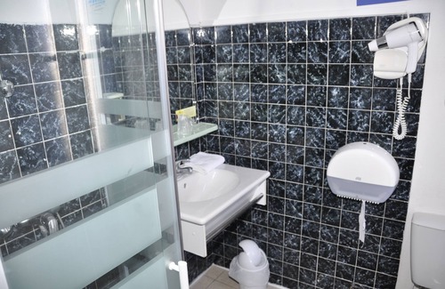 Quartier Administrations Hotel | Sarl Hotel Cesar