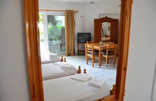 Lavreotiki Hotel | Saron Hotel