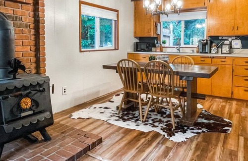 Packwood Ski Chalet | Sasquatch Cabins: Sasquatch