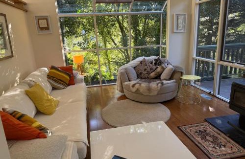 Sassafras House | Sassafras Treehouse Private home in the Dandenong Ranges, Victoria