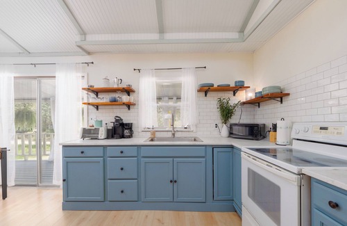 Nahunta House | Satilla Woods Cabin & Hot Tub