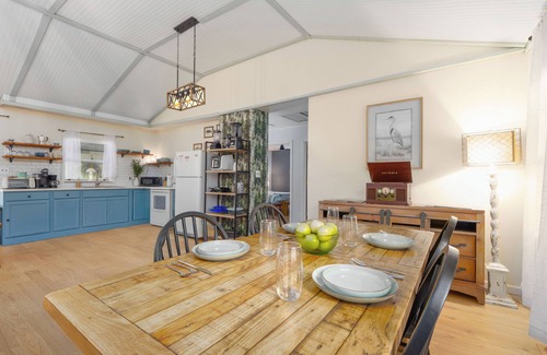 Nahunta House | Satilla Woods Cabin & Hot Tub