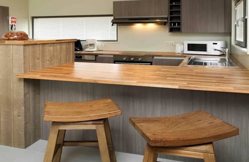 Froidchapelle Villa | Sauna Villa by the Lake