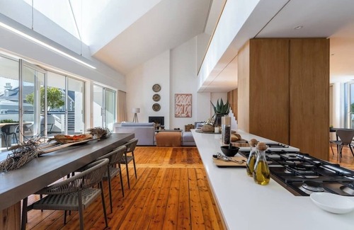 Sea Point House | Savanna House - Spacious home. Three minutes walk to the beach
