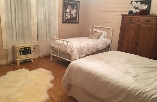 Carmine Bed & Breakfast | Savanna Room