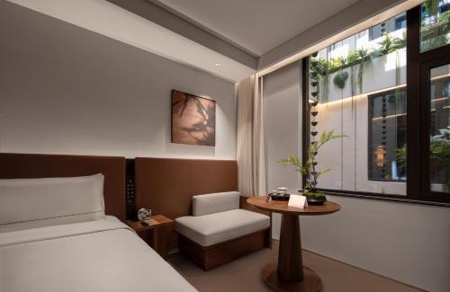 Hong Kou Hotel | SAVHE Atour Hotel on the Bund Nanjing Road Pedestrian Street -Free night snacks and afternoon tea