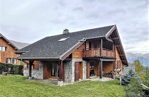 Le Corbier Ski Chalet | Savoyard Chalet 170m² near slopes, Wi-Fi, parking, baby equipment