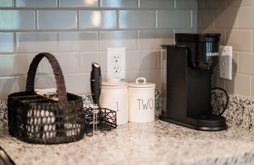 Pooler House | SavvyRetreat KingBed-Pool-Gym-15 Mins to Downtown SAV