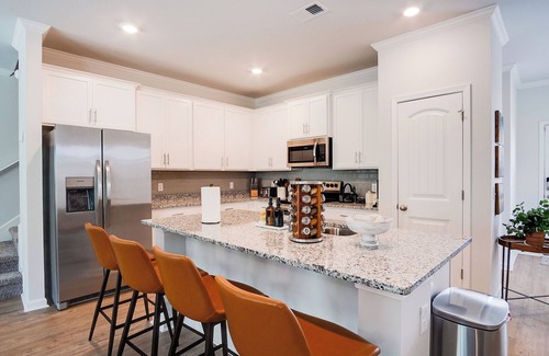 Pooler House | SavvyRetreat KingBed-Pool-Gym-15 Mins to Downtown SAV