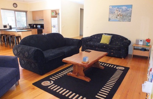 Sawmill Settlement House | Sawmill Retreat - Only 5 minutes drive to the entry gates of Mt Buller