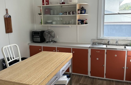 Sawtell House | Sawtell Cottage, 5 mins to Beach