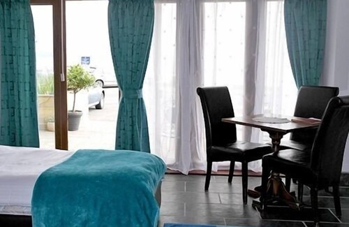 West Looe Bed & Breakfast | Sawyers Bed and Breakfast