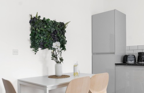 Balsall Common Apartment | SCA- Arden Apartment 6 (Sleeps 3) Free Parking