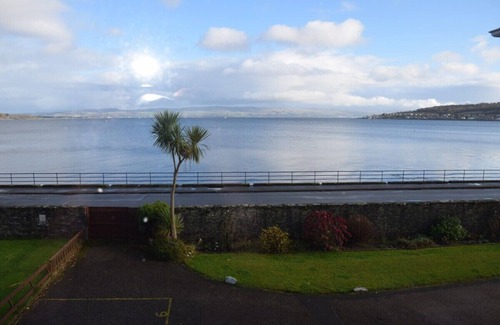 Rothesay Apartment | Scalpsie Bay Apartment sleeps 3 with sea views.