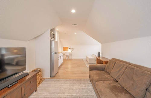 Austin House | Scarlet Ridge Retreat - Near Wineries & DT Austin!