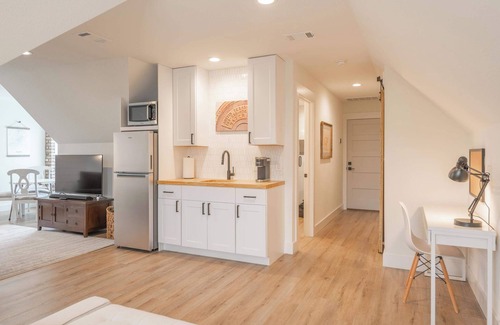 Austin House | Scarlet Ridge Retreat - Near Wineries & DT Austin!