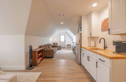 Austin House | Scarlet Ridge Retreat - Near Wineries & DT Austin!