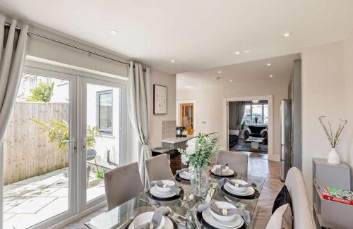 Torrington House | Scarlettrose