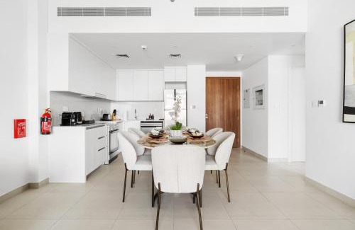 Umm Suqeim 3 Apartment | Scenic 1BR in Jadeel 3 Near Iconic Landmarks