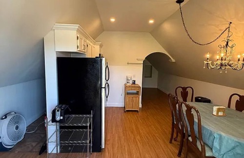 Searsport Apartment | Scenic 2-Bedroom Apartment Nestled in a Historic Bayside Victorian Home
